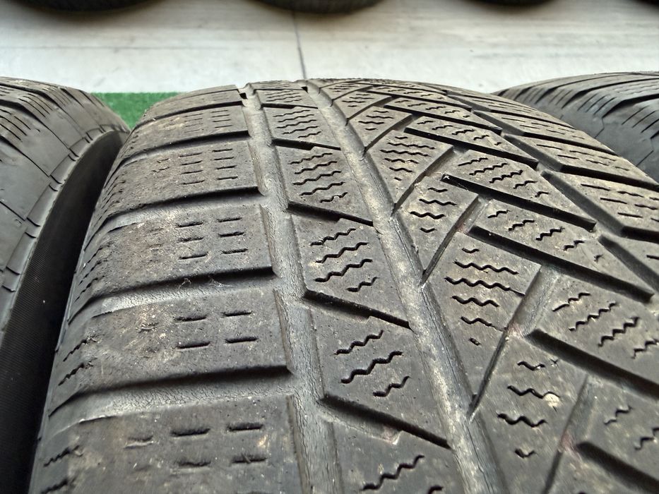 4бр. Зимни Гуми С Борд 215/65R/17 SUV -CONTINENTAL- DOT:1719- 4.9мм.+3.3мм. *60€ за 4бр.*