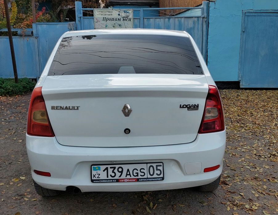 Авто Рено Логан 2013г