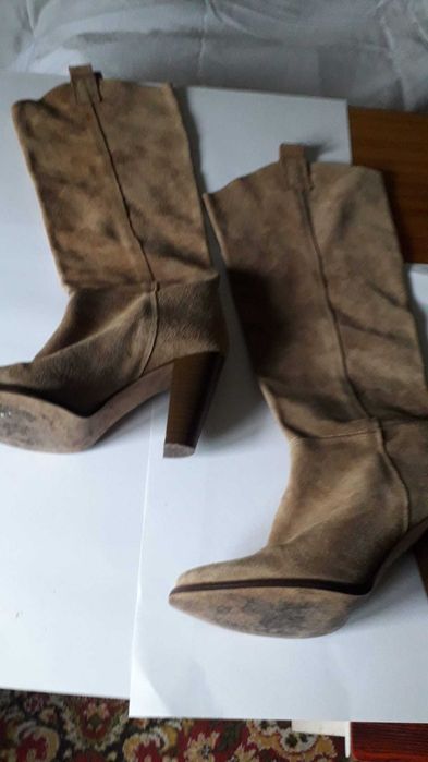 Cizme crem din piele intoarsa mas 39, tip Cawboy