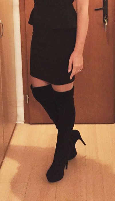 Велурени ботуши с висок ток