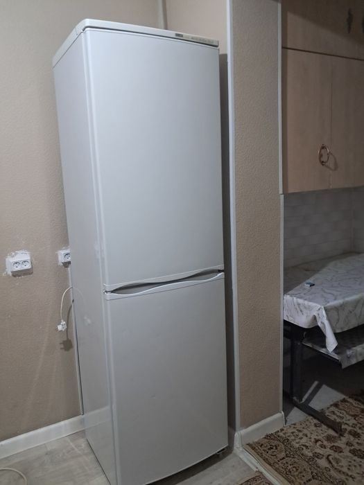 Холодильник Атлант большой,рабочи