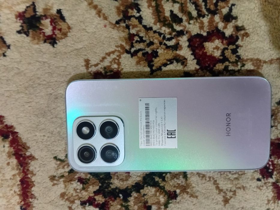 Honor X8B.  Sotiladi 256 xotira