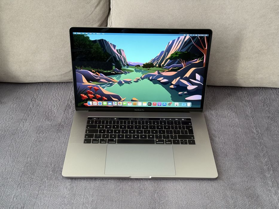 15.4'Macbook Pro 15 2018 Touchbar/Core i7/16GB DDR4/Radeon 555X/256GB