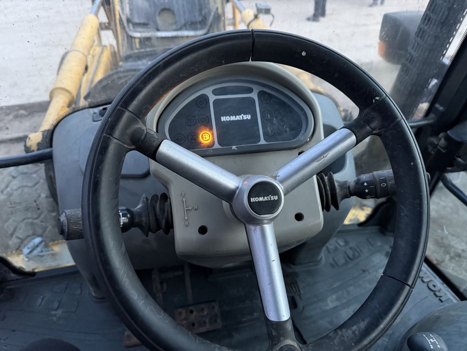 De vanzare buldoexcavator komatsu 2011