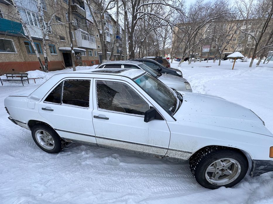 Продам машину Mercedes 190