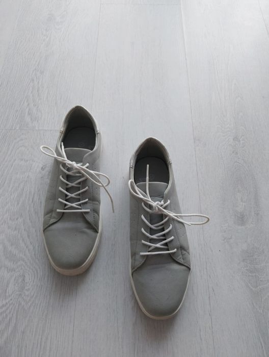 Pantofi cu șiret gri