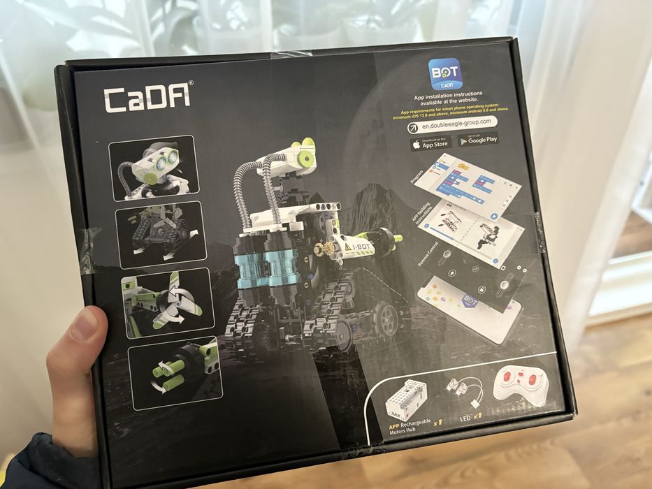 Robot tip lego -peste 400 de piese