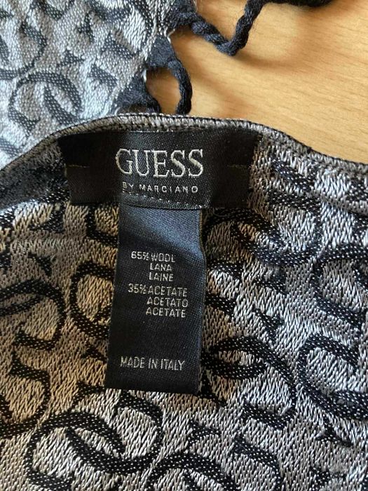 Оригинален Guess by Marciano шал с инициали