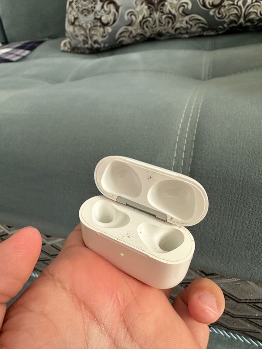 Б/у кейс AirPods 3
