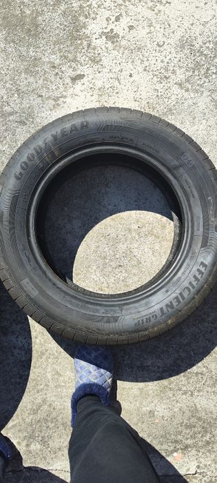 Vând 2 cauciucuri unul Goodyear 215 65 R17 și unul  Pirelli 235 55 R 19