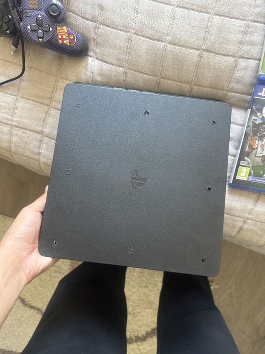 Playstation 4Slim