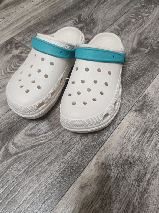 Продам тапочки CROCS