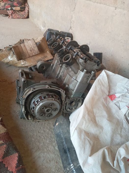 Целый мотор на кавасаки zzr400