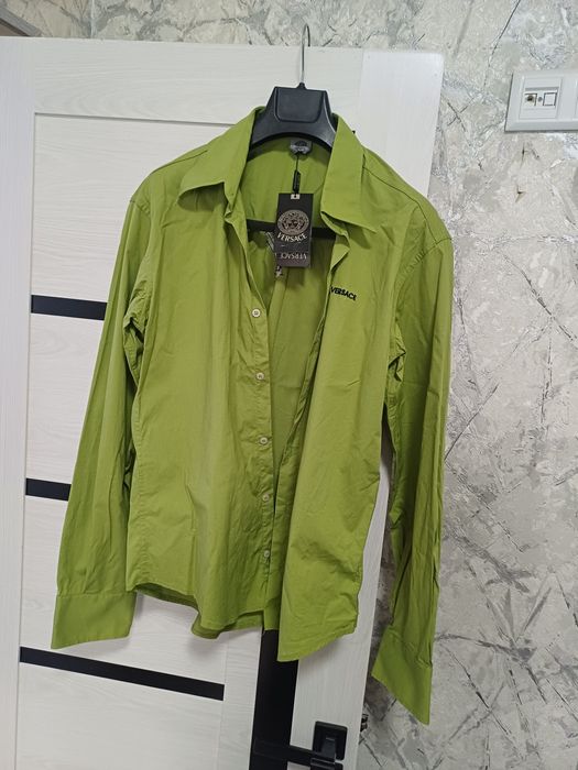 Продаётся фирменный рубашка Versace