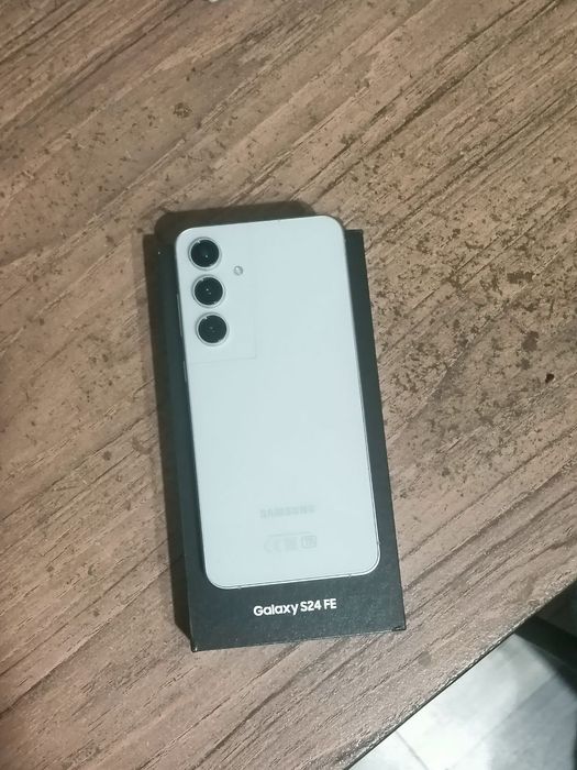 Samsung s24 fe в идеальном состоянии