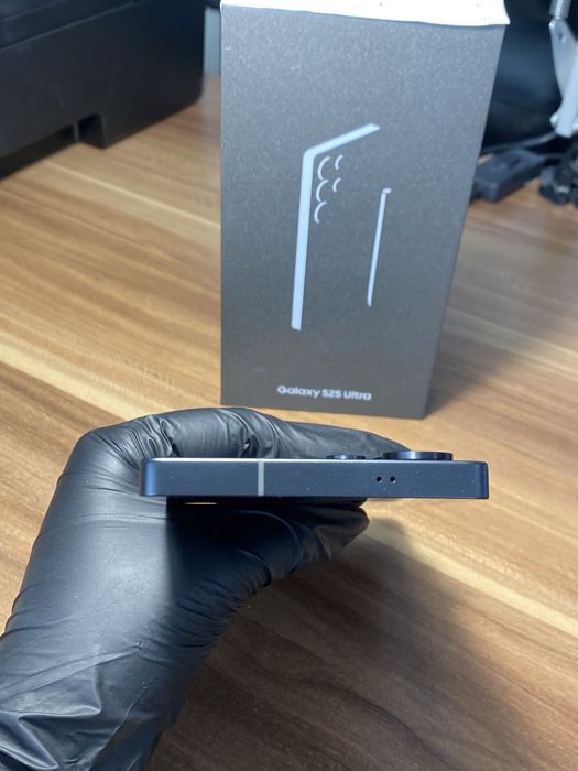 Samsung Galaxy S25 Ultra • 512 GB • Titanium Black