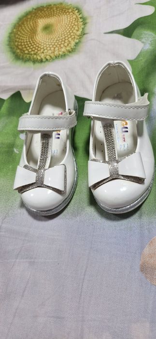 Продам детские туфельки