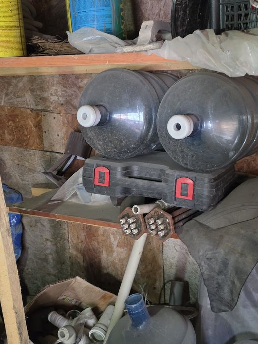 Продам бутыли 3 штуки