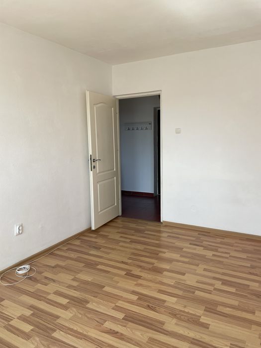 Inchiriez garsoniera zona deal