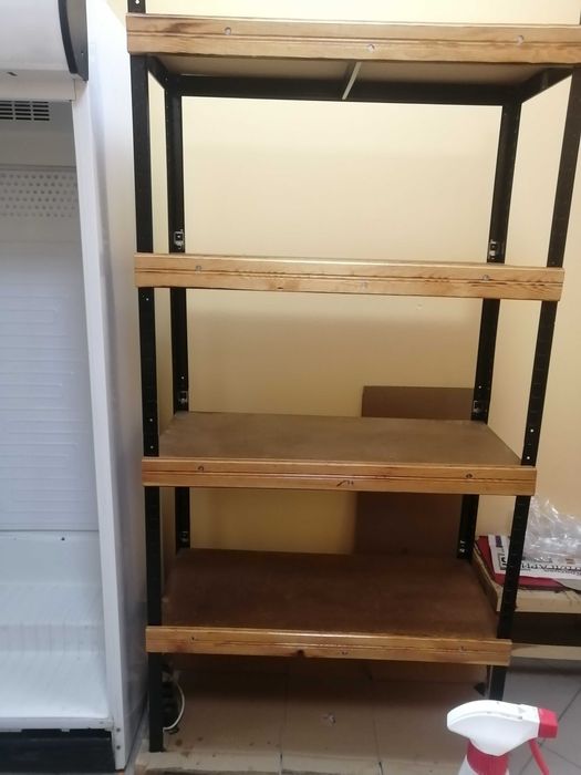 Дервени стелажи за плодове и зеленчуци