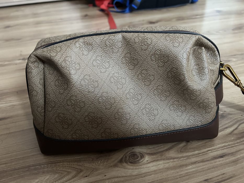 Чанта Guess унисекс чисто нова!