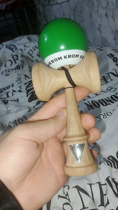 Vând kendama krom pop verde, ușor negociabil
