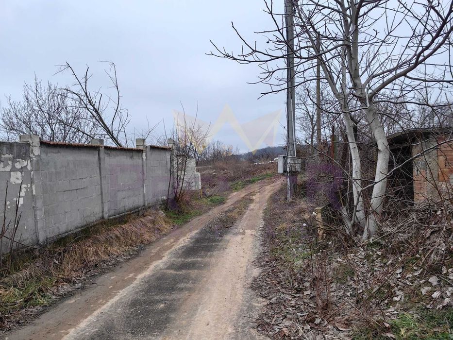 Парцел в Варна-м-т Сълзица площ 1015 цена 60000
