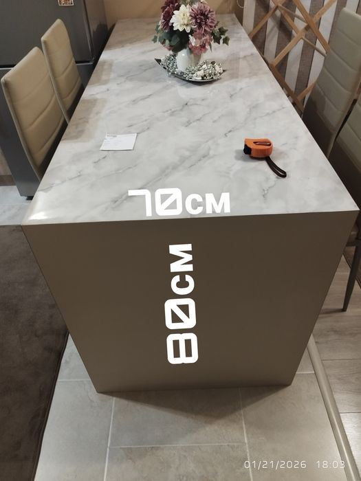 Масивна  дървена маса