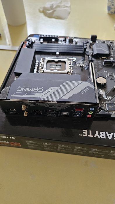 Vand placa de baza B760M.