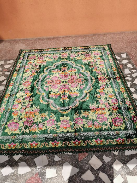 Carpeta de perete cu doua fete de perna