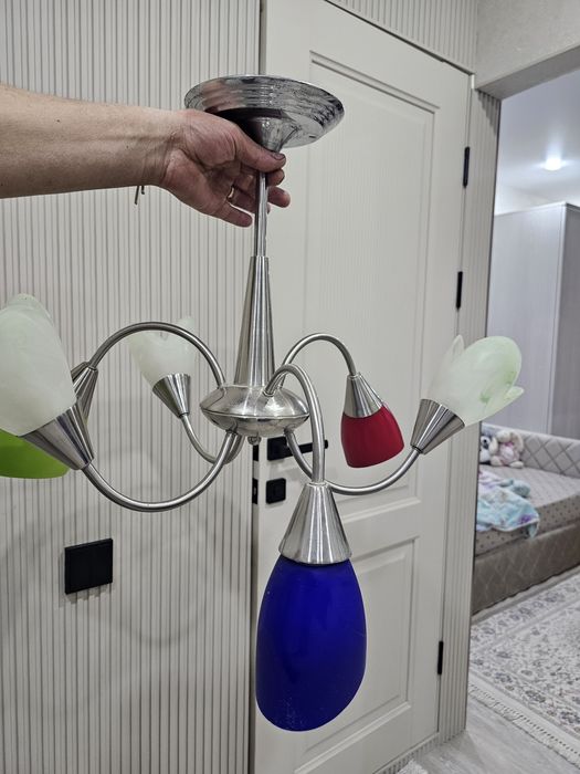 Продам люстру шестирожковую