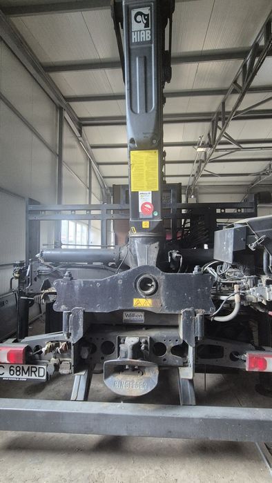 Camion Mercedes Actros cu macara Hiab