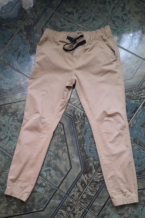 Pantaloni bej,adolescent