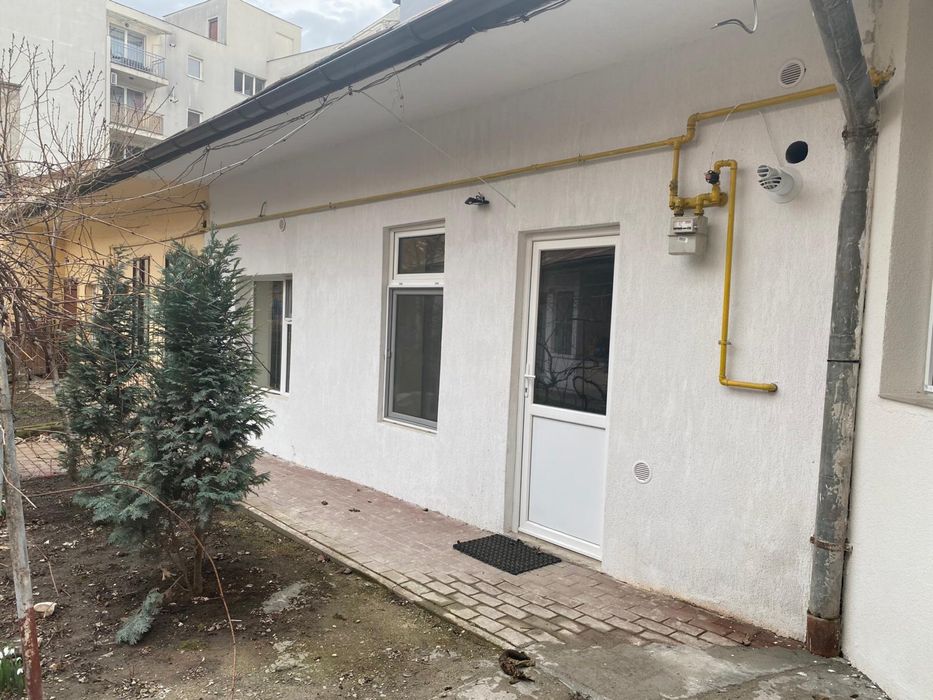 Inchiriez Apartament la casa 3 camere