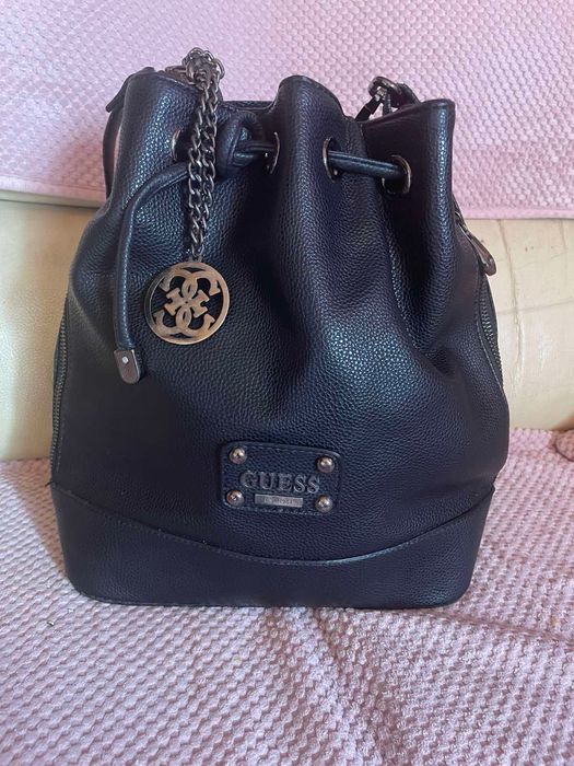 Кожена чанта Guess и подарък към нея още една зимна кожена чанта