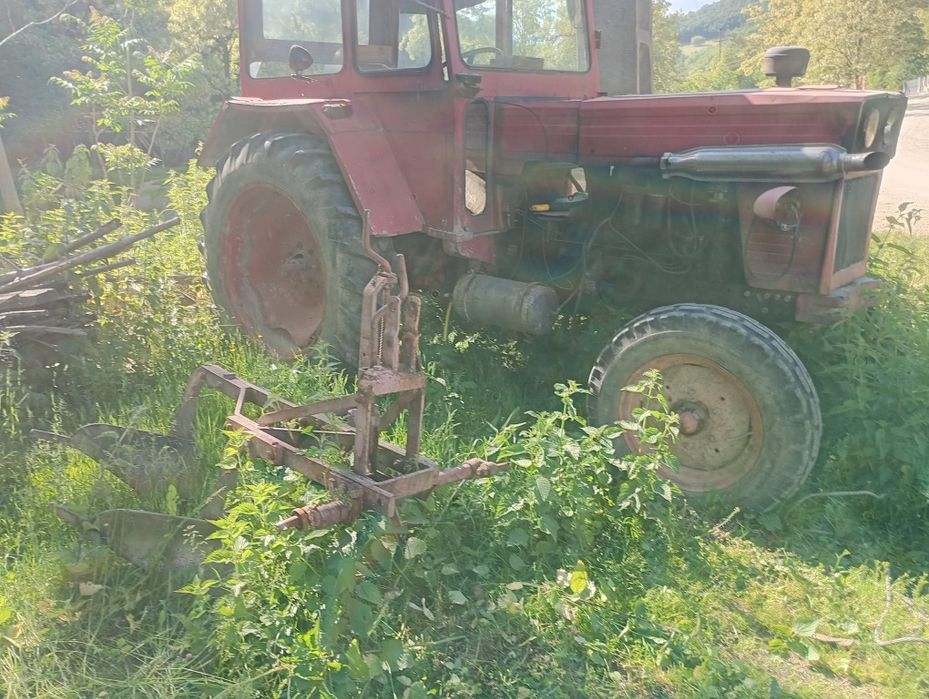 Vând tractor U650
