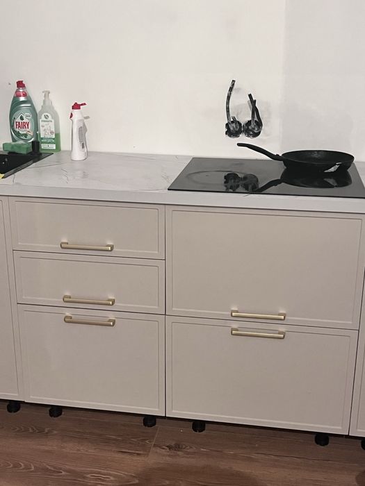 Продам кухню готовую