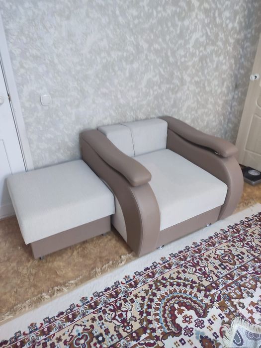 Продам кресло с пуфиком