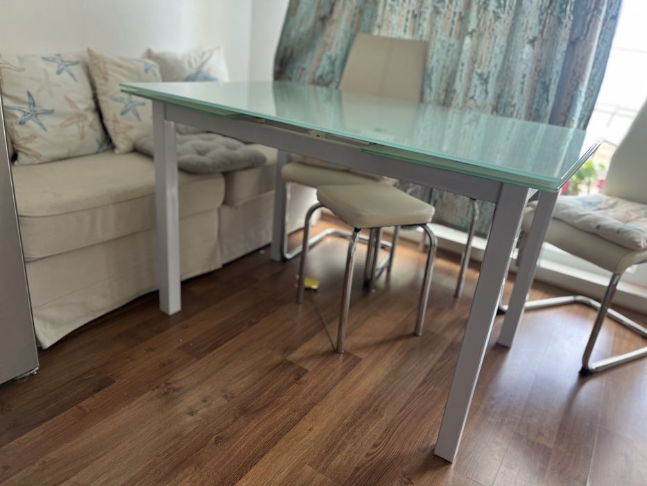 Трапезарна маса стъклена