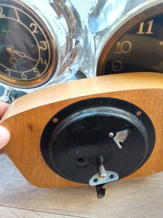 Часы настольные .настенные