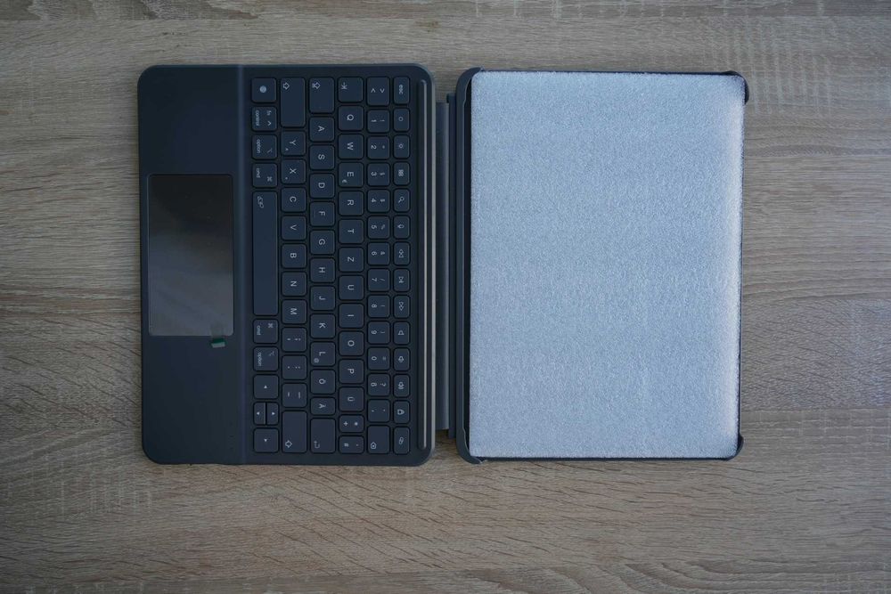 Husă cu tastatură și touchpad pentru iPad Gen 10 / A16 Gen 11 – Vobafe