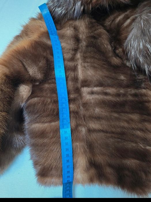 Blăniță scurtă de nurca cu guler vulpe