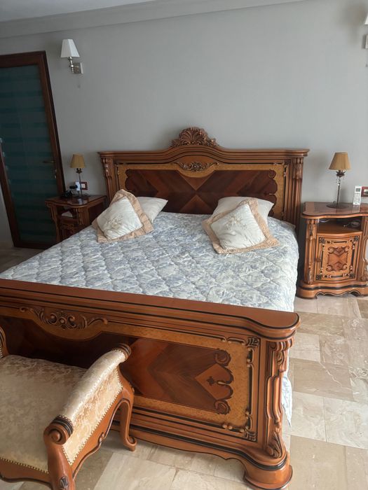 Dormitor IMAR Arad – Colecția Imperial – Lemn masiv de cireș, sculpturi și intarsii manuale