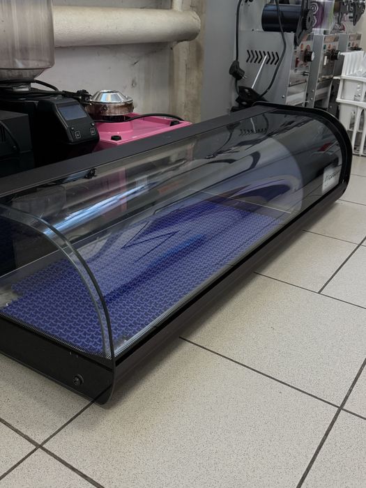 Холодильная витрина настольная carboma