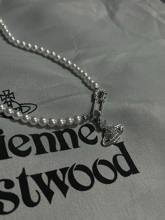 Lanțisor Vivienne Westwood cu Perle si Saturn