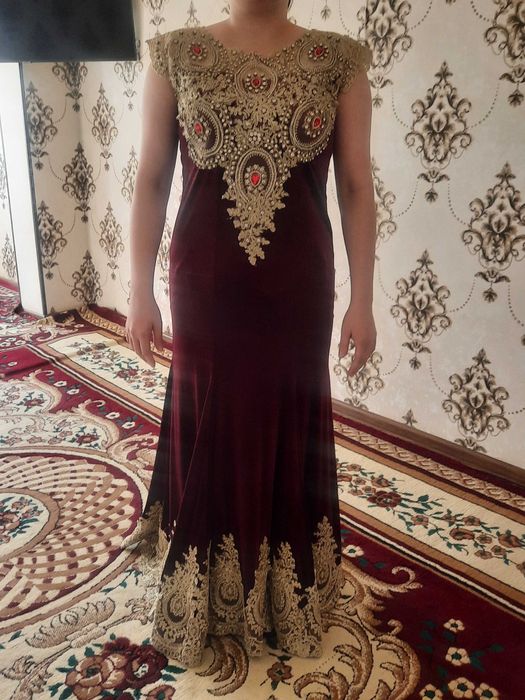 Вечернее платья очень красивая