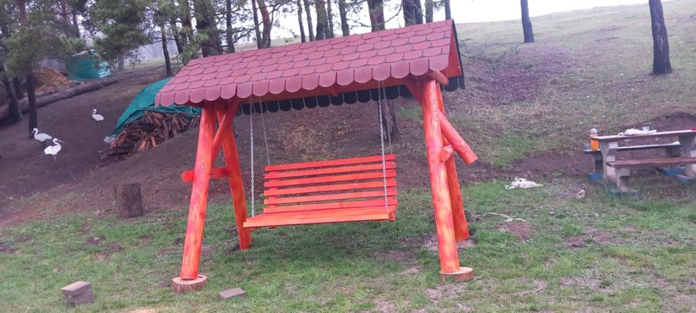 Leagăn rustic din bile de brad