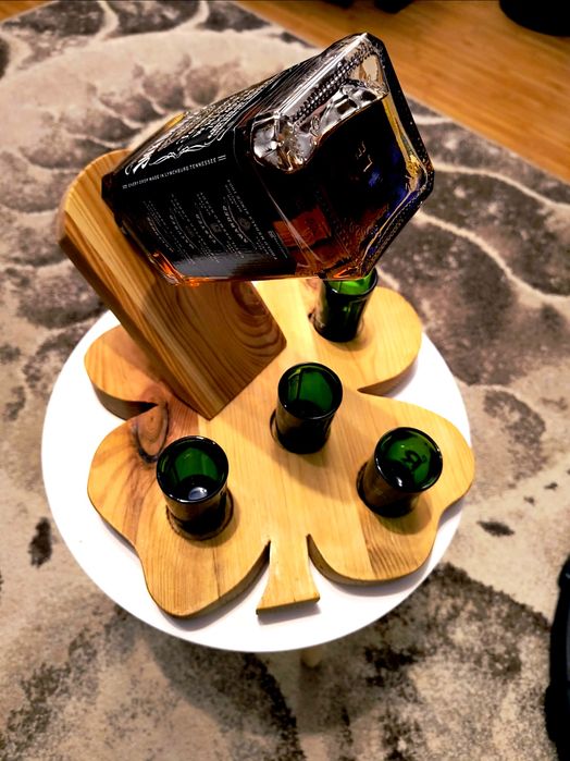 Bar mobil din lemn , suport sticla trifoi  etc - rustic și elegant! -