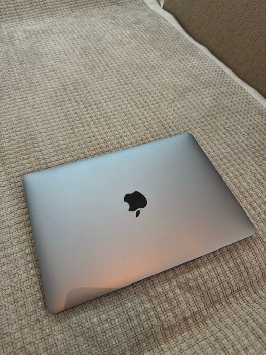 Продам Macbook 12" 2017 в идеальном состоянии