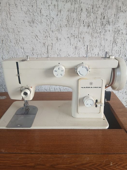 Машинка для шитья Чайка 142 М